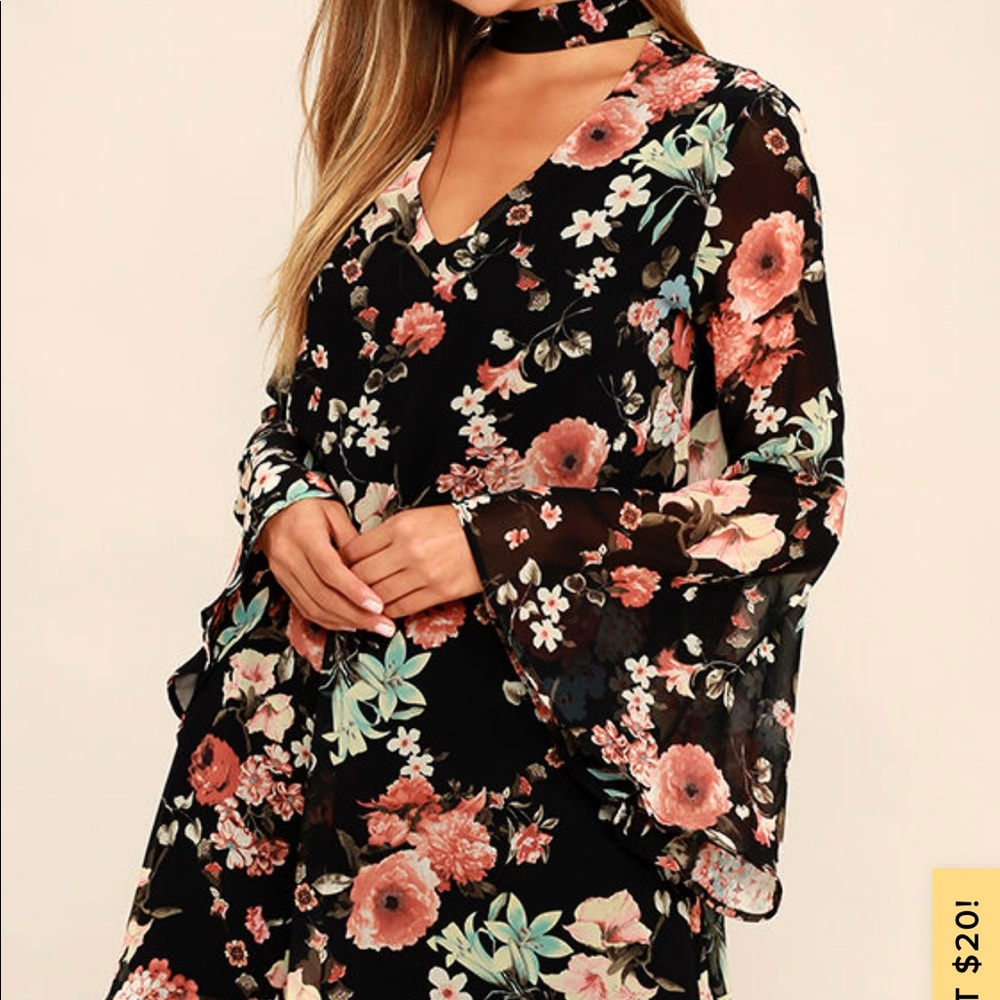 Lulu’s long bell sleeve floral dress with choker !